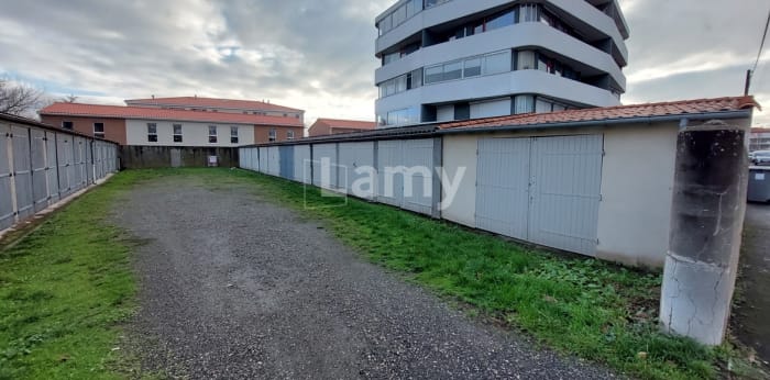 Image 2 sur 4 - Parking/box  ·  Location · Issoire (63500)