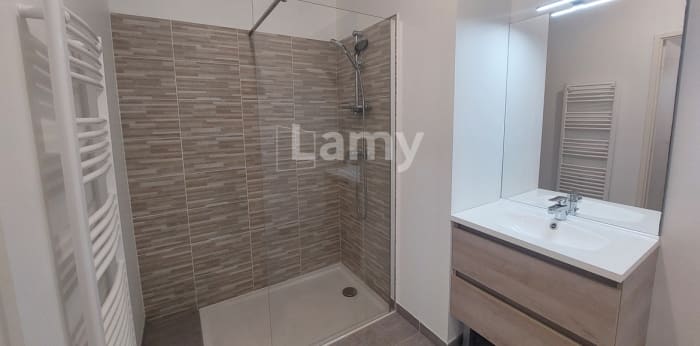 Image 15 sur 21 - Appartement  ·  Location · Nimes (30900) · 3 pièces · 60m²