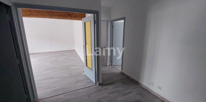 Image 3 sur 10 - Appartement  ·  Location · Issoire (63500) · 3 pièces · 81m²