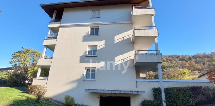 Image 1 sur 6 - Parking/box  ·  Location · Villard Bonnot (38190) · 1m²