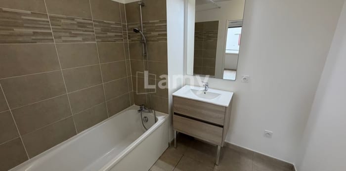 Image 14 sur 17 - Appartement  ·  Location · L Isle Adam (95290) · 2 pièces · 42m²