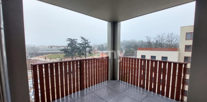Image 2 sur 10 - Appartement  ·  Location · St Fons (69190) · 4 pièces · 94m²