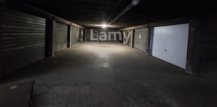 Image 3 sur 6 - Parking/box  ·  Location · Grenoble (38000) · 1m²