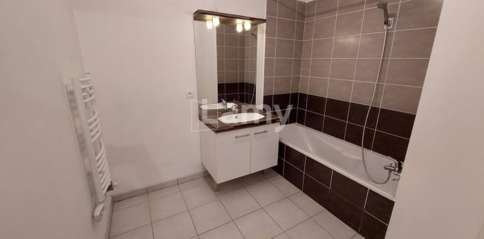 Image 11 sur 12 - Appartement  ·  Location · Grenoble (38000) · 3 pièces · 67m²