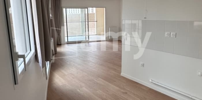 Image 2 sur 8 - Appartement  ·  Location · Bordeaux (33800) · 3 pièces · 72m²