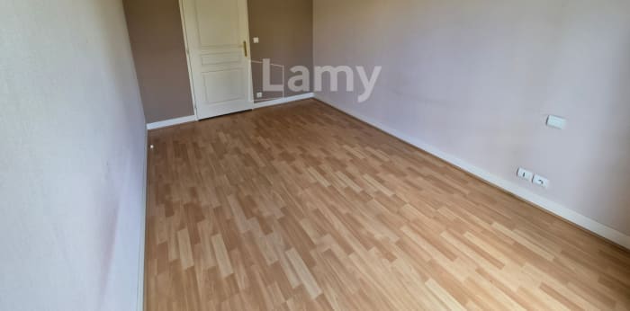 Image 5 sur 13 - Appartement  ·  Location · St Georges Sur Baulche (89000) · 3 pièces · 84m²