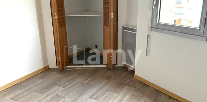 Image 8 sur 10 - Appartement  ·  Location · Salon De Provence (13300) · 2 pièces · 47m²