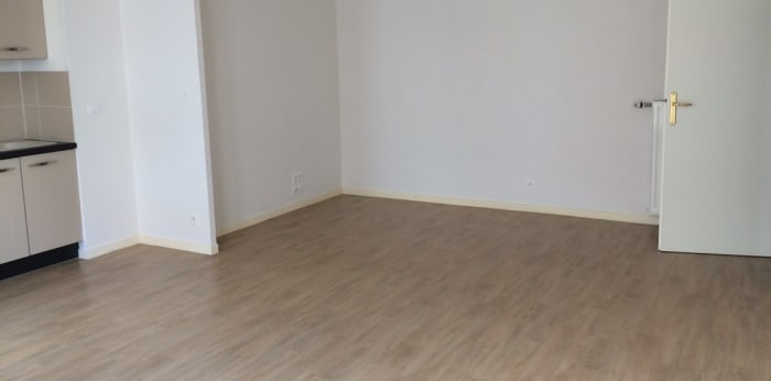 Image 2 sur 6 - Appartement  ·  Location · La Roche Sur Yon (85000) · 2 pièces · 48m²