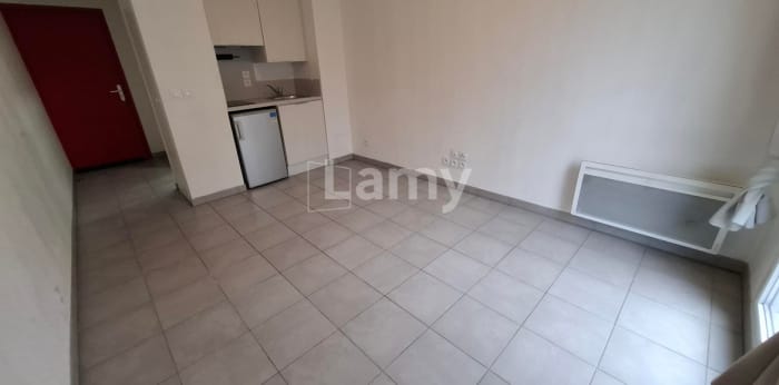 Image 1 sur 9 - Appartement  ·  Location · Marseille (13009) · 1 pièce · 19m²