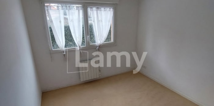 Image 3 sur 5 - Appartement  ·  Location · Issoire (63500) · 2 pièces · 43m²