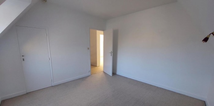 Image 8 sur 14 - Maison/villa  ·  Location · Rennes (35000) · 8 pièces · 185m²