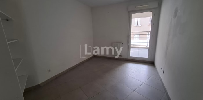 Image 6 sur 9 - Appartement  ·  Location · Marseille (13003) · 3 pièces · 56m²
