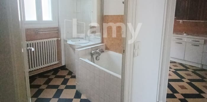 Image 3 sur 10 - Appartement  ·  Location · Chambery (73000) · 2 pièces · 53m²