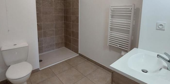 Image 5 sur 6 - Appartement  ·  Location · Arles (13200) · 2 pièces · 43m²
