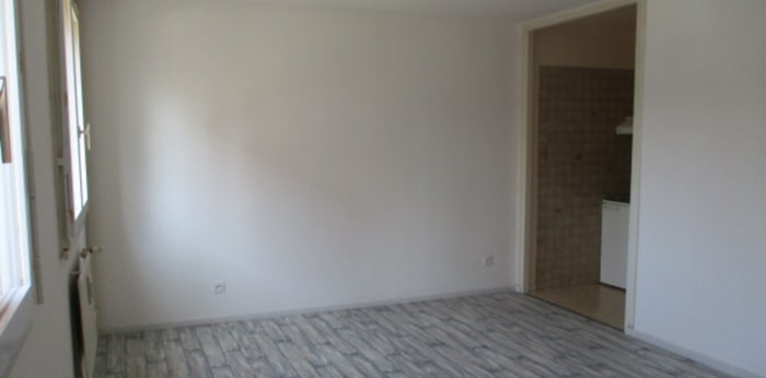 Image 2 sur 8 - Appartement  ·  Location · Dole (39100) · 1 pièce · 28m²
