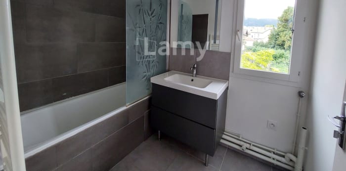 Image 5 sur 10 - Appartement  ·  Location · Grenoble (38100) · 2 pièces · 52m²