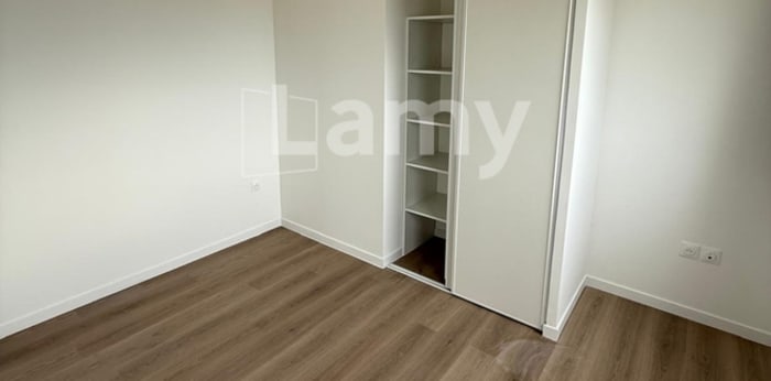 Image 6 sur 9 - Appartement  ·  Location · Bordeaux (33800) · 4 pièces · 98m²