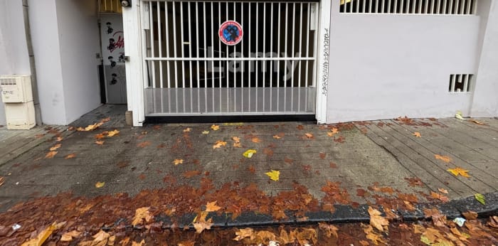 Image 1 sur 6 - Parking/box  ·  Location · Grenoble (38000) · 15m²