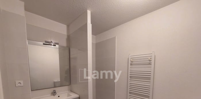 Image 14 sur 17 - Appartement  ·  Location · Nimes (30900) · 3 pièces · 59m²