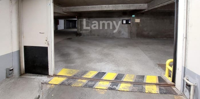 Image 2 sur 6 - Parking/box  ·  Location · Grenoble (38100) · 12m²