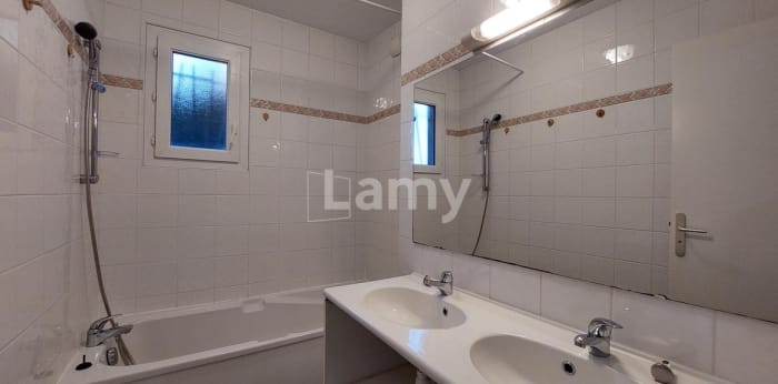 Image 8 sur 11 - Appartement  ·  Location · La Tronche (38700) · 4 pièces · 81m²