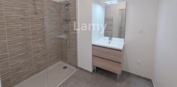 Image 16 sur 21 - Appartement  ·  Location · Nimes (30900) · 3 pièces · 60m²