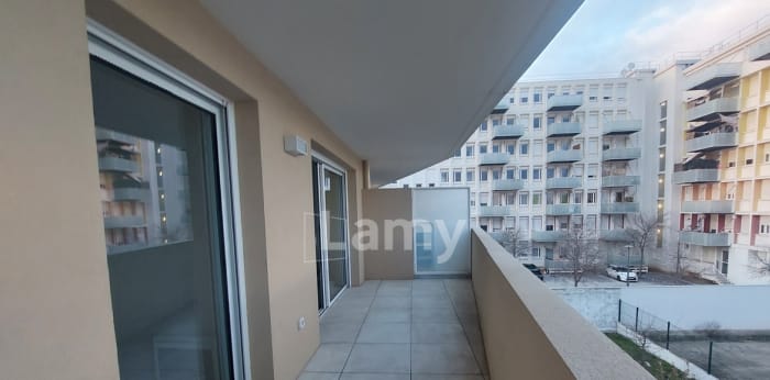 Image 18 sur 21 - Appartement  ·  Location · Nimes (30900) · 3 pièces · 60m²