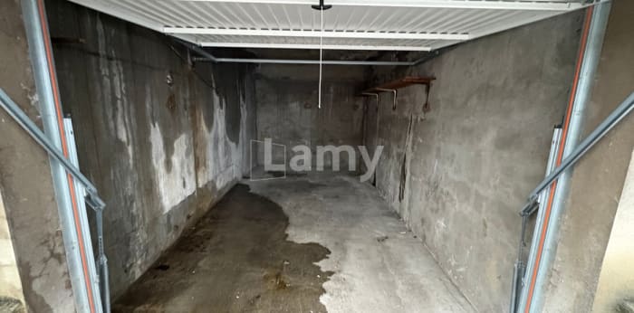 Image 2 sur 4 - Parking/box  ·  Location · Grenoble (38000) · 5m²