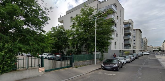 Image 1 sur 2 - Parking/box  ·  Location · Lyon 07 (69007) · 10m²