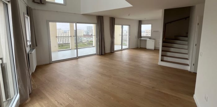 Image 1 sur 10 - Appartement  ·  Location · Bordeaux (33800) · 5 pièces · 110m²