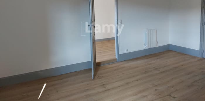 Image 5 sur 7 - Appartement  ·  Location · Givry (71640) · 1 pièce · 37m²