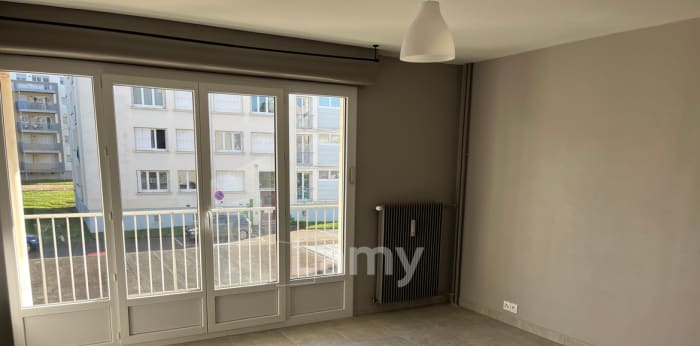 Image 2 sur 6 - Appartement  ·  Location · Lons Le Saunier (39000) · 1 pièce · 35m²
