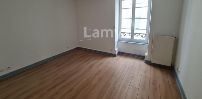 Image 6 sur 8 - Appartement  ·  Location · Issoire (63500) · 3 pièces · 81m²