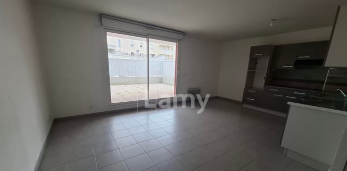 Image 2 sur 12 - Appartement  ·  Location · Le Rove (13740) · 3 pièces · 59m²