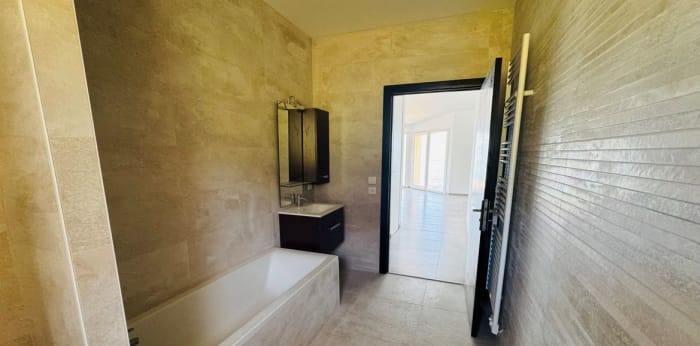 Image 5 sur 15 - Appartement  ·  Location · Evian Les Bains (74500) · 4 pièces · 115m²