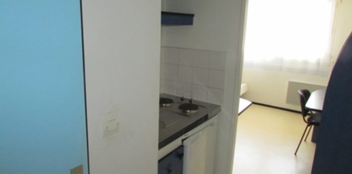Image 2 sur 2 - Appartement  ·  Location · Poitiers (86000) · 1 pièce · 16m²