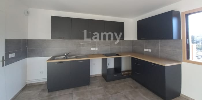 Image 1 sur 9 - Appartement  ·  Location · Chambery (73000) · 3 pièces · 74m²