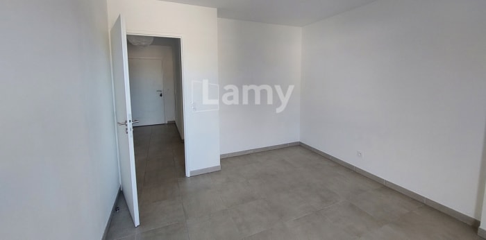 Image 11 sur 16 - Appartement  ·  Location · Nimes (30000) · 3 pièces · 67m²