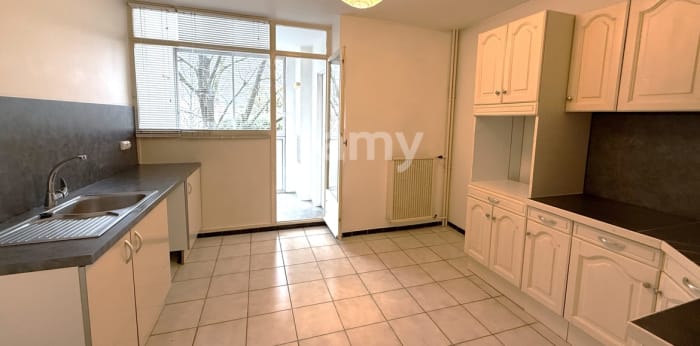 Image 7 sur 17 - Appartement  ·  Location · Salon De Provence (13300) · 3 pièces · 68m²