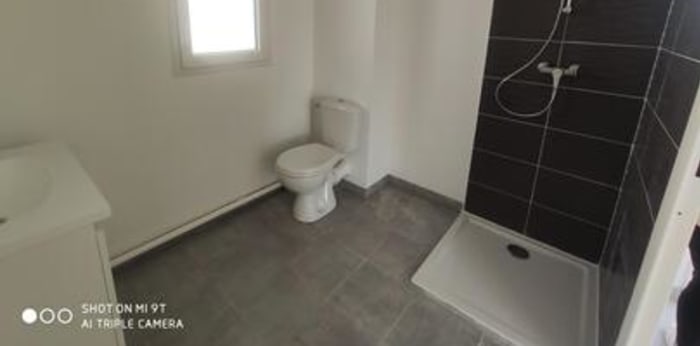 Image 8 sur 10 - Appartement  ·  Location · Bedarrides (84370) · 2 pièces · 43m²