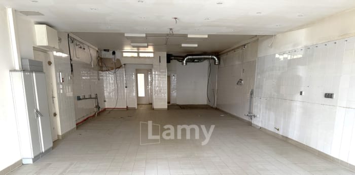 Image 2 sur 5 - Local  ·  Location · Salon De Provence (13300) · 2 pièces · 1m²