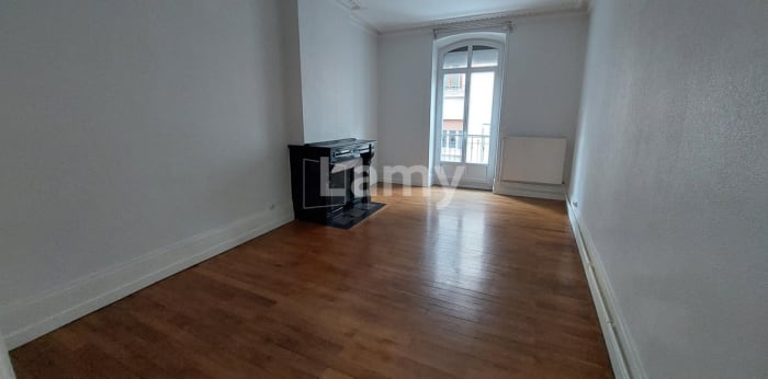 Image 3 sur 11 - Appartement  ·  Location · Grenoble (38000) · 5 pièces · 109m²