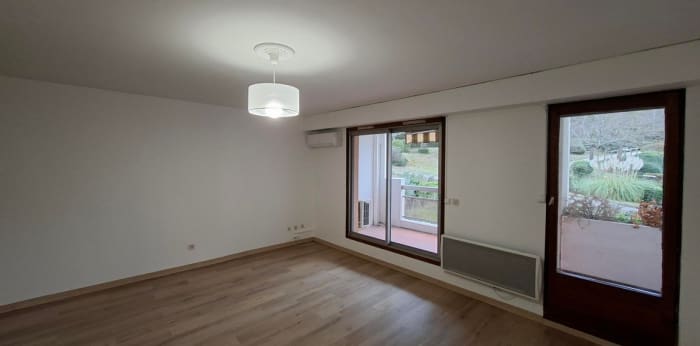 Image 1 sur 11 - Appartement  ·  Location · Aix En Provence (13100) · 1 pièce · 37m²