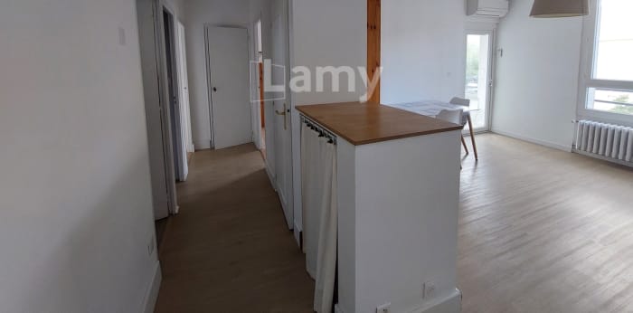 Image 2 sur 18 - Appartement  ·  Location · Nimes (30000) · 3 pièces · 54m²