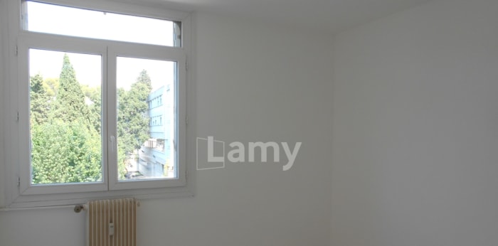 Image 11 sur 16 - Appartement  ·  Location · Nimes (30000) · 4 pièces · 75m²