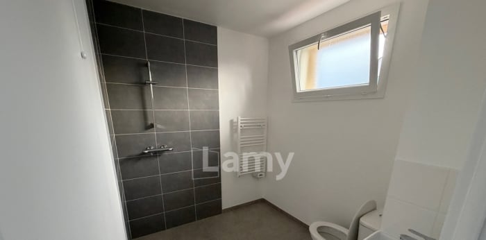 Image 2 sur 27 - Maison/villa  ·  Location · La Chapelle En Serval (60520) · 5 pièces · 96m²