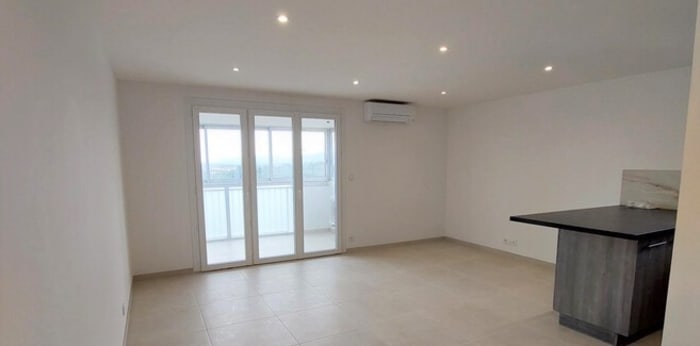Image 2 sur 9 - Appartement  ·  Location · Frejus (83600) · 2 pièces · 47m²