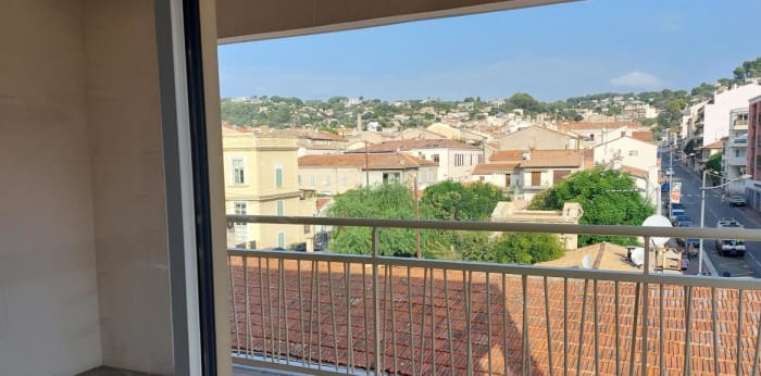 Image 11 sur 13 - Appartement  ·  Location · Vallauris (06220) · 2 pièces · 46m²