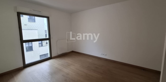 Image 8 sur 10 - Appartement  ·  Location · Bordeaux (33800) · 5 pièces · 125m²