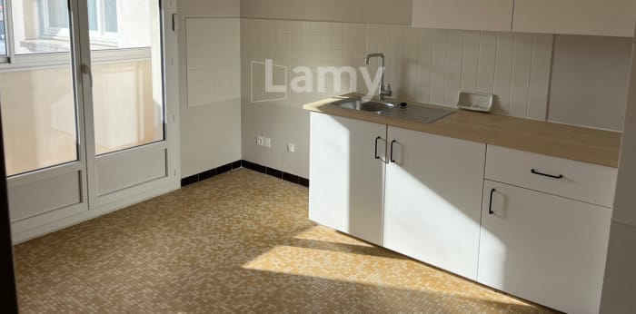 Image 4 sur 6 - Appartement  ·  Location · Lons Le Saunier (39000) · 1 pièce · 35m²